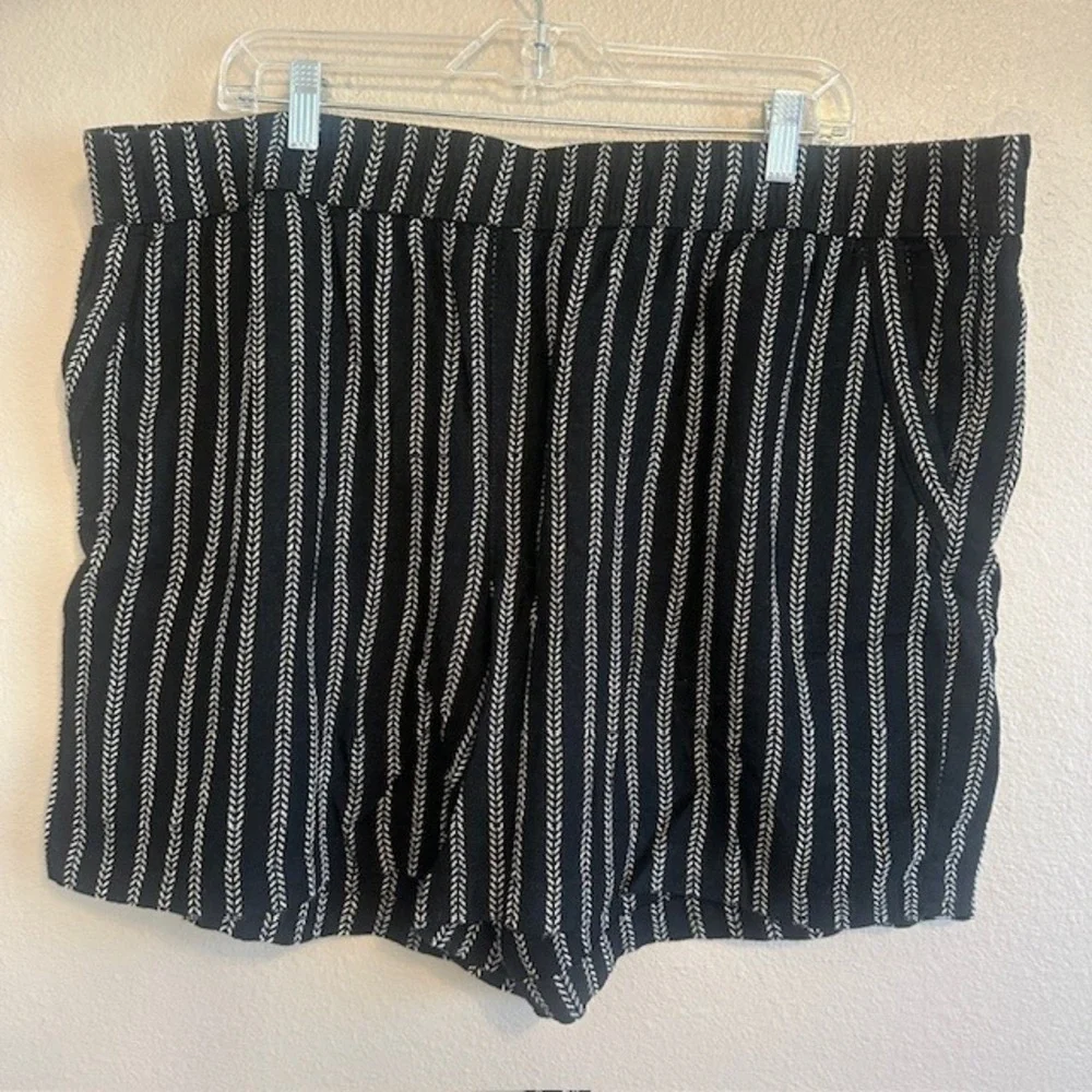 NWT Sonoma‎ Women's Black Chevron Pull On Elastic Waist Linen Shorts Size 1X